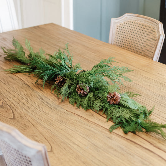 Cedar Centerpiece Swag 52"
